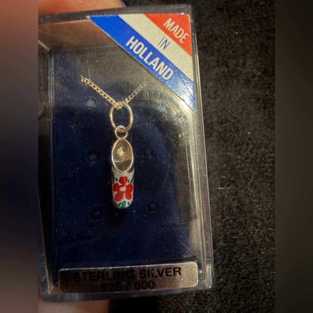 VINTAGE adorable clog necklace - Picture 2 of 3